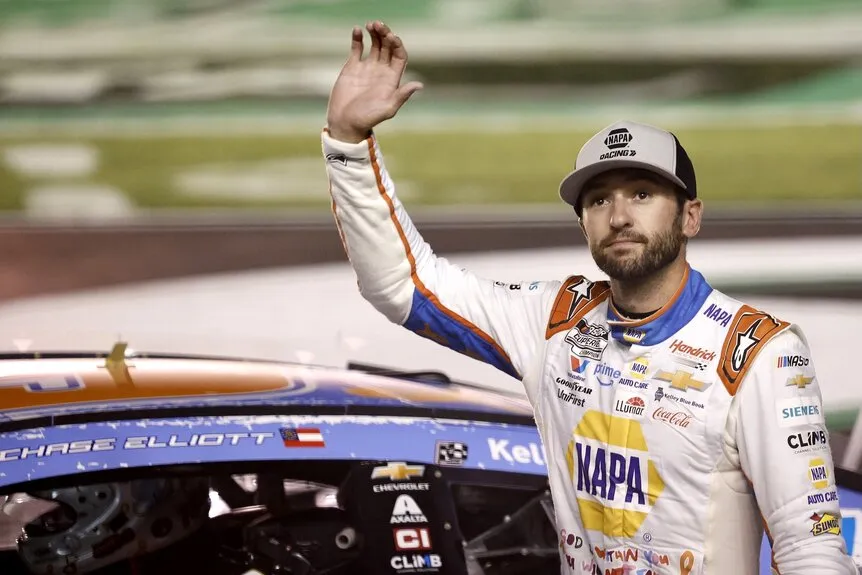 image_68e7e805715b8 Chase Elliott Secretly Signed A "huge contract" To leave Hendrick Motorsports Right Before The New Season - Because Of "INVISIBLE PRESSURE" From A Big Boss