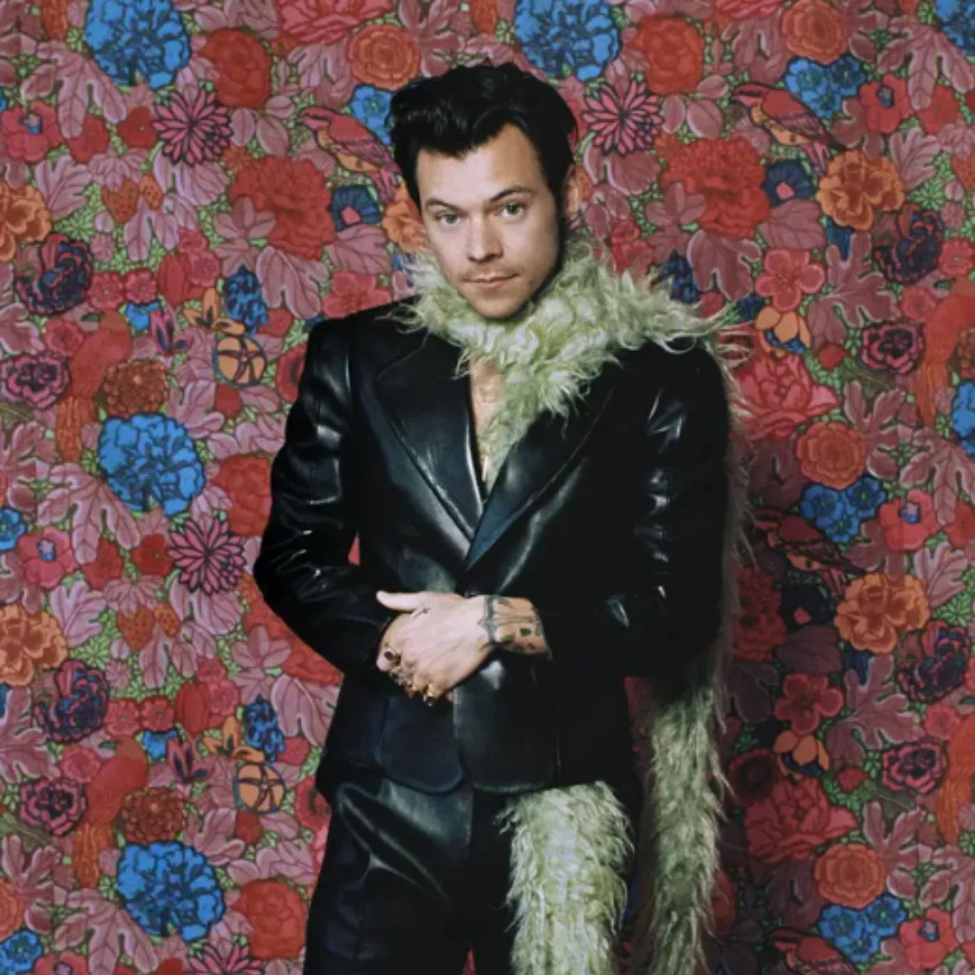 image_692ed9f360ce7 Harry Styles vác cả cửa hàng thời trang Đổ Bộ Miami, fan ca tụng như thần thánh, Bad Bunny chế giễu "Lố lăng, bán cả… cũng không cứu nổi sự nghiệp của anh đâu”