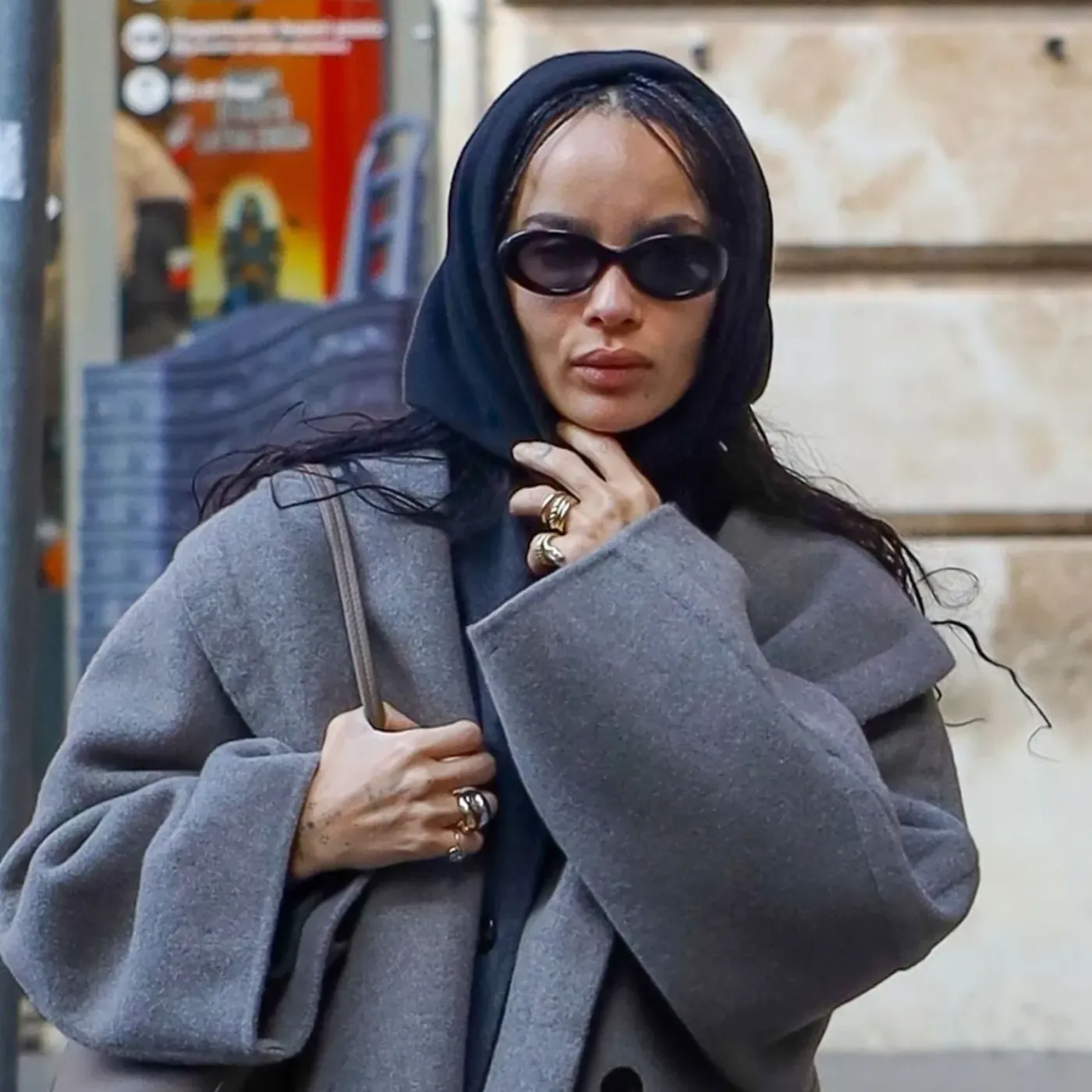 image_692f8f9466641 Harry Styles is rumored to be engaged to Zoë Kravitz after a shocking moment where she was spotted with a strange ring