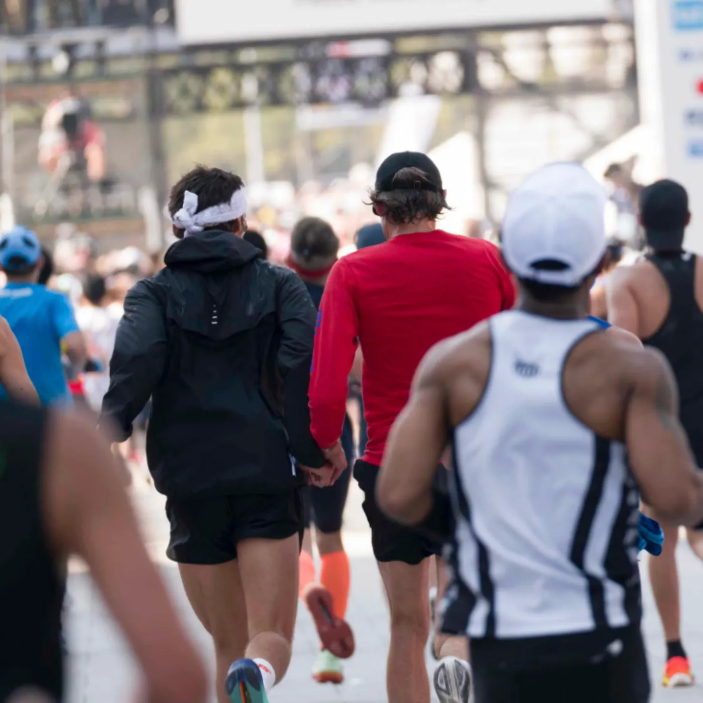 image_69301cb22e288 Harry Styles is spotted by fans holding hands with a so-called ‘secret lover,’ prompting accusations that his team is covering up a double life