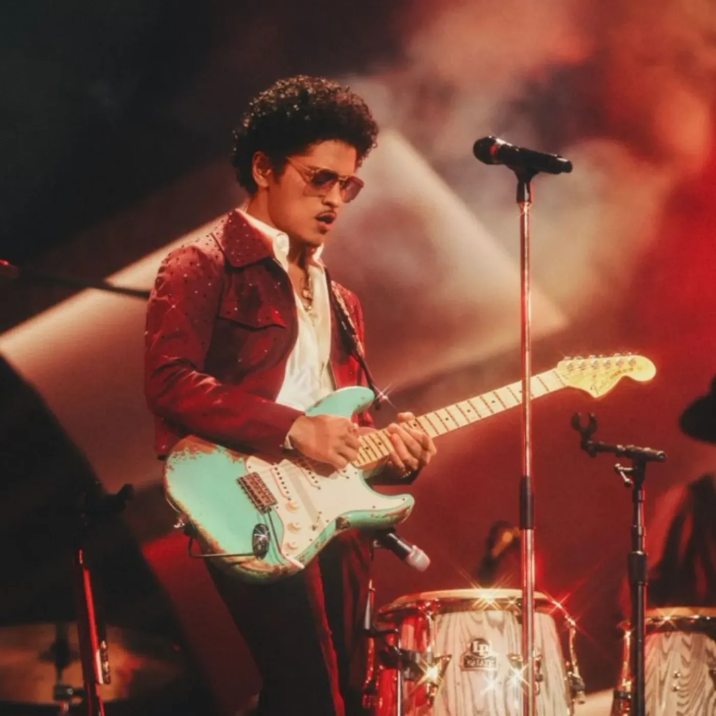 image_69303705b5ead APT is still dominating after 1 year, and fans are mocking: ‘Rosé is the one keeping Bruno Mars’ career alive with K-pop fame, he’s just ‘sucking the marrow out of the spotlight’ to survive’