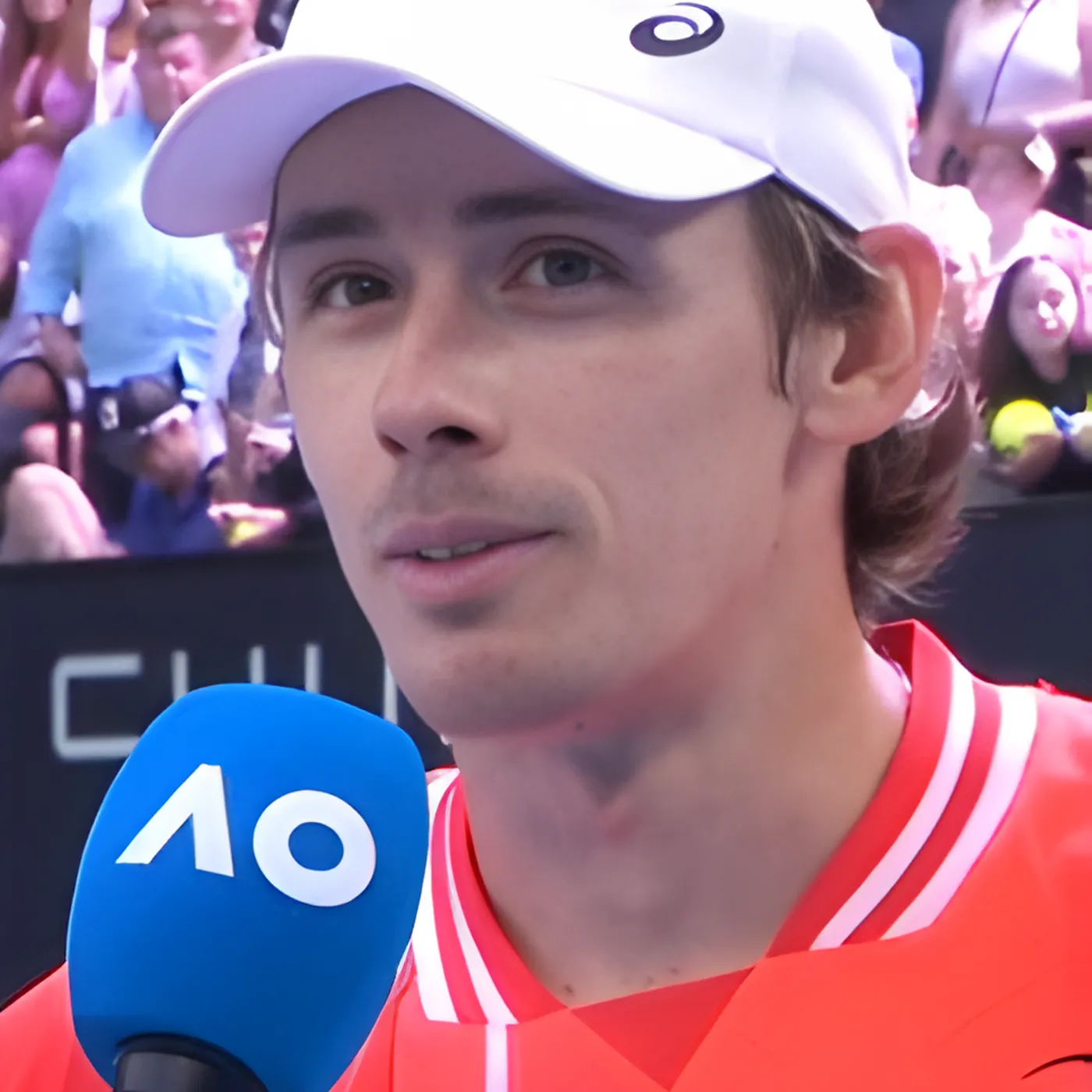 image_69436c2986664 “LEAVE MY MOTHER ALONE, DON’T TOUCH MY FAMILY...” — De Minaur refused the rude interviewer's apology, leaving behind this shocking statement before departing, leaving the world stunned.