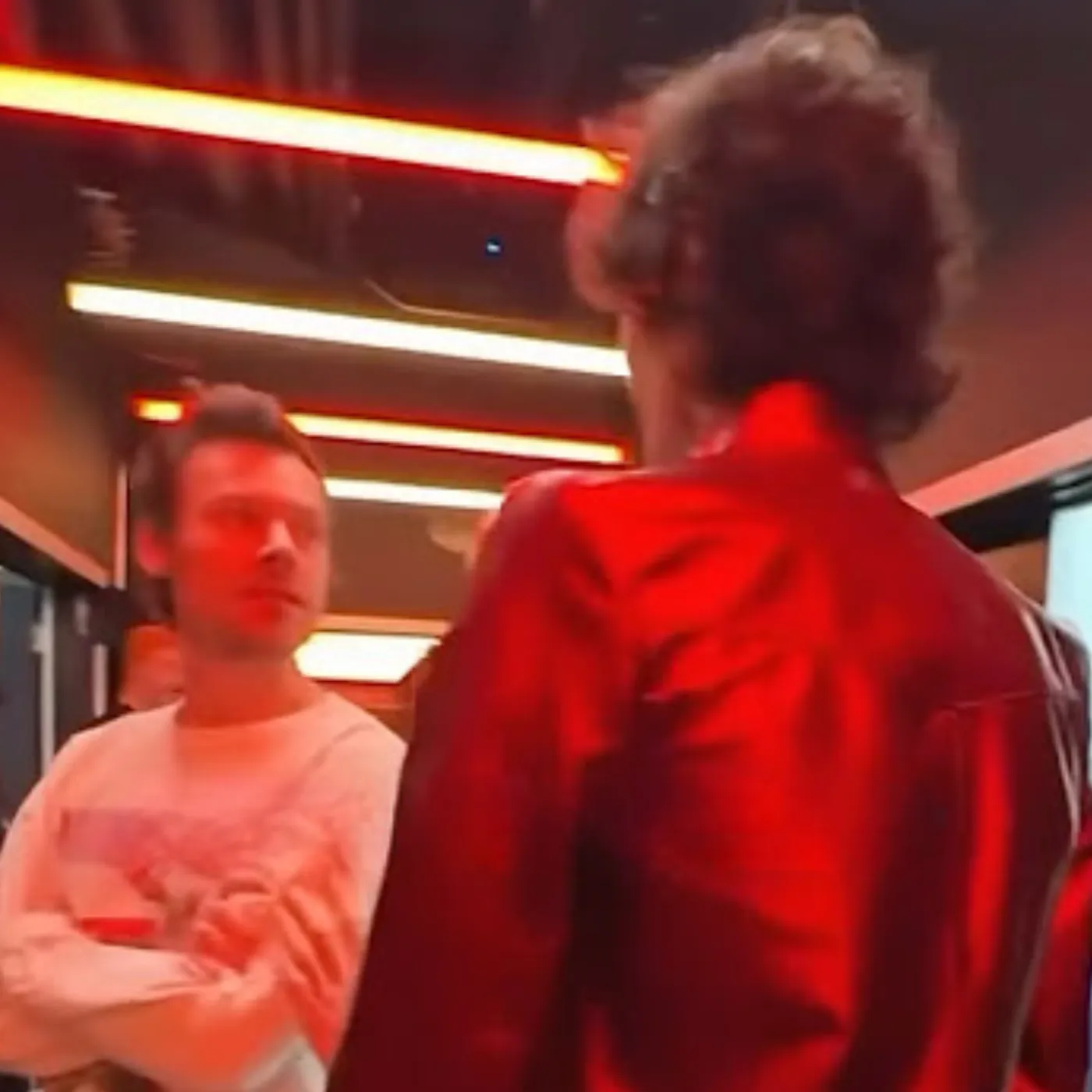 image_69a696baba3ce “Even Harry Has Limits…” — The Moment Harry Styles Stepped In After Sombr’s Awkward Snub of Robbie Williams