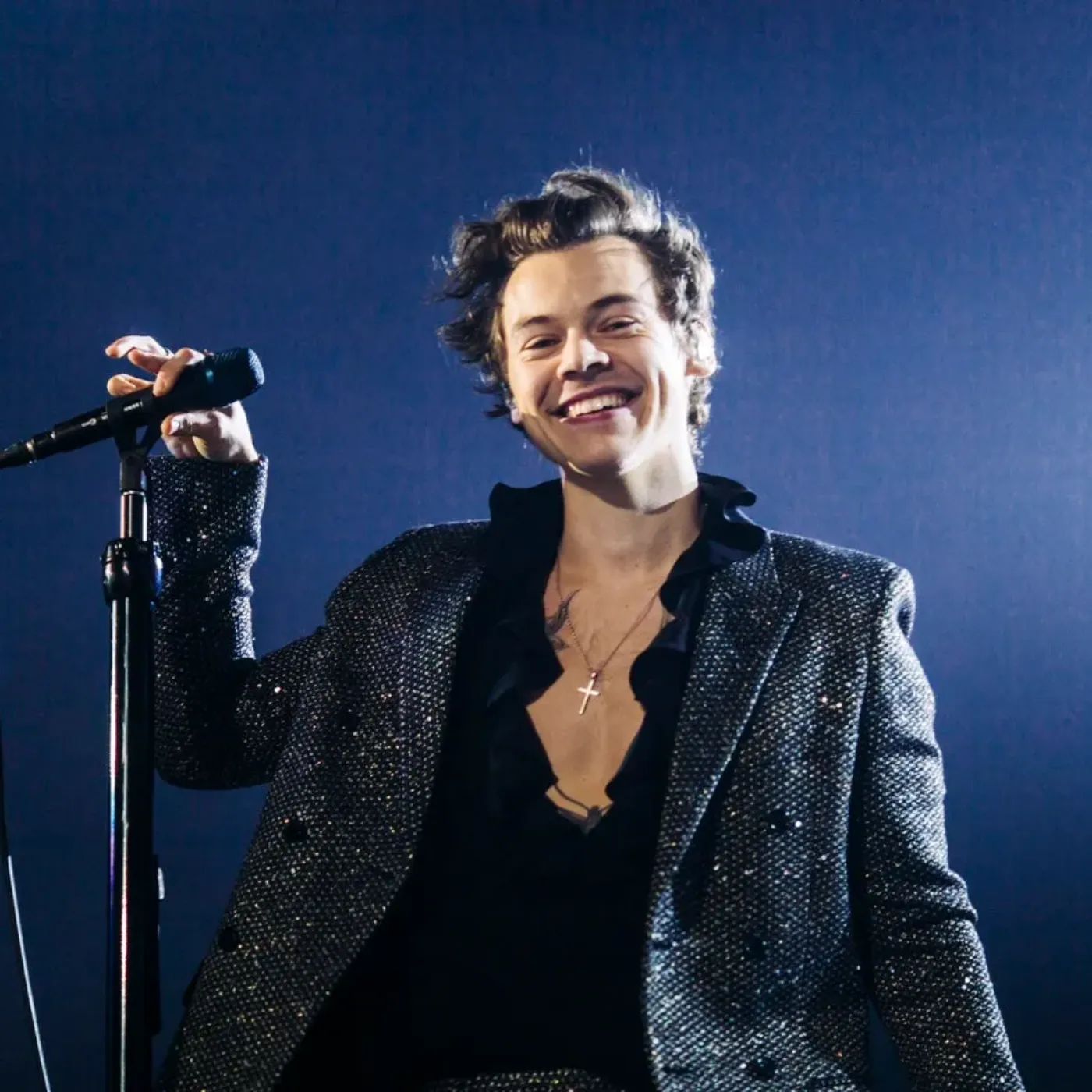 image_69ae4a1fe7684 SHOCKING PHOTO OF HARRY STYLES GOES VIRAL: A Single Moment Sparks Global Debate About the Singer’s Future