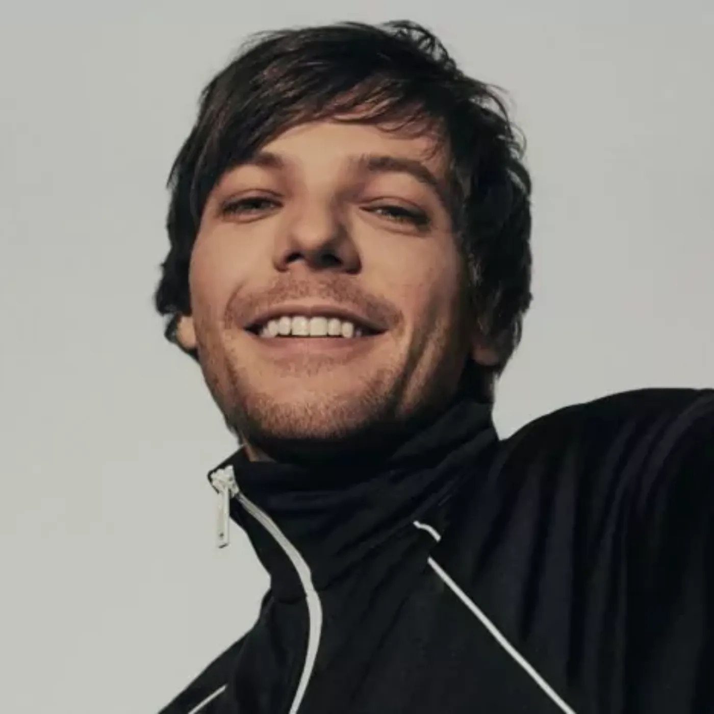 image_69b0e7871dd00 “I Wish That Night Had Never Happened…” — Louis Tomlinson Finally Reveals the Real Reason Netflix Paused His Series with Zayn Malik