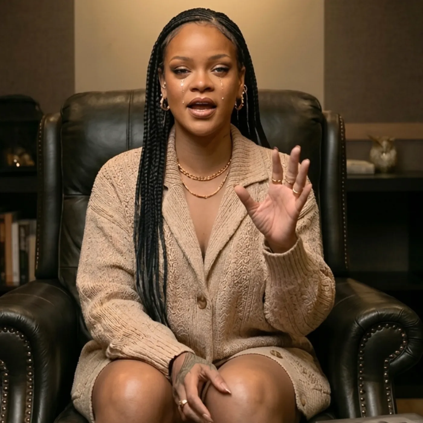 “I've Kept This Secret for Too Long…” - Why Rihanna Chose "Hair" Over Music and the Truth Behind the Mandatory Terms