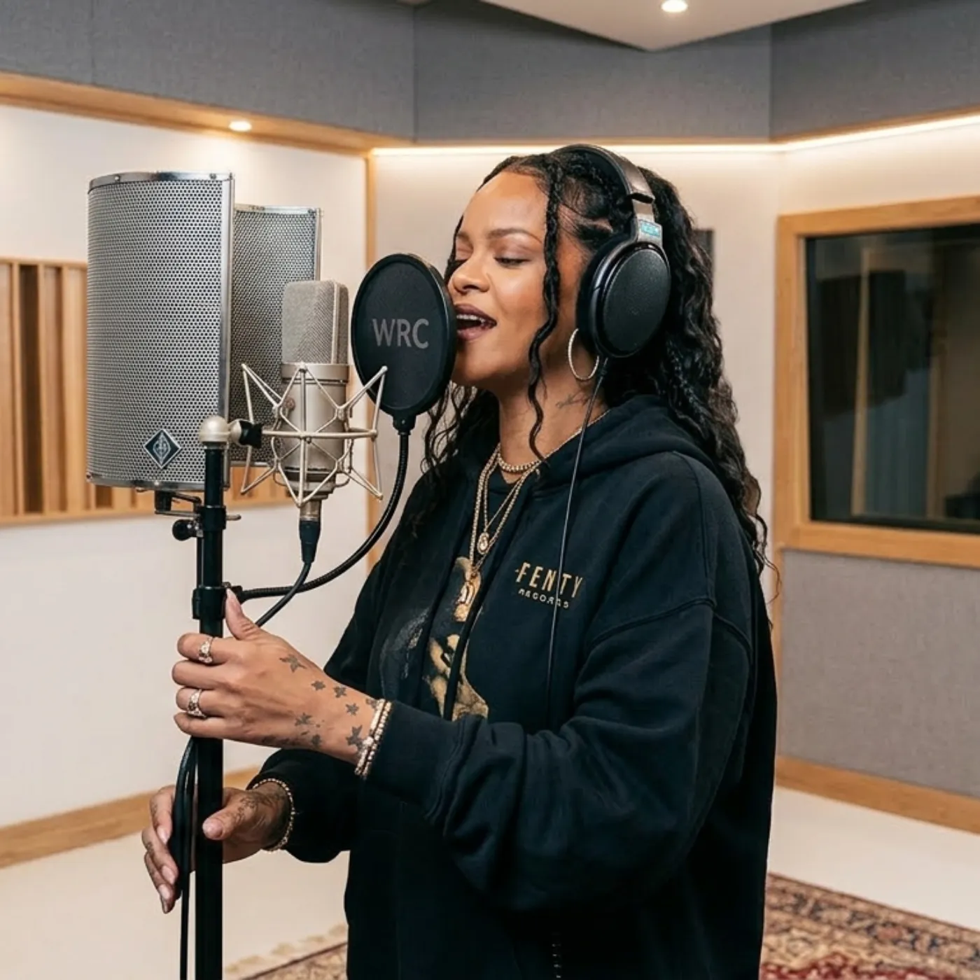 image_69b3b4522f018 “I've Kept This Secret for Too Long…” - Why Rihanna Chose "Hair" Over Music and the Truth Behind the Mandatory Terms