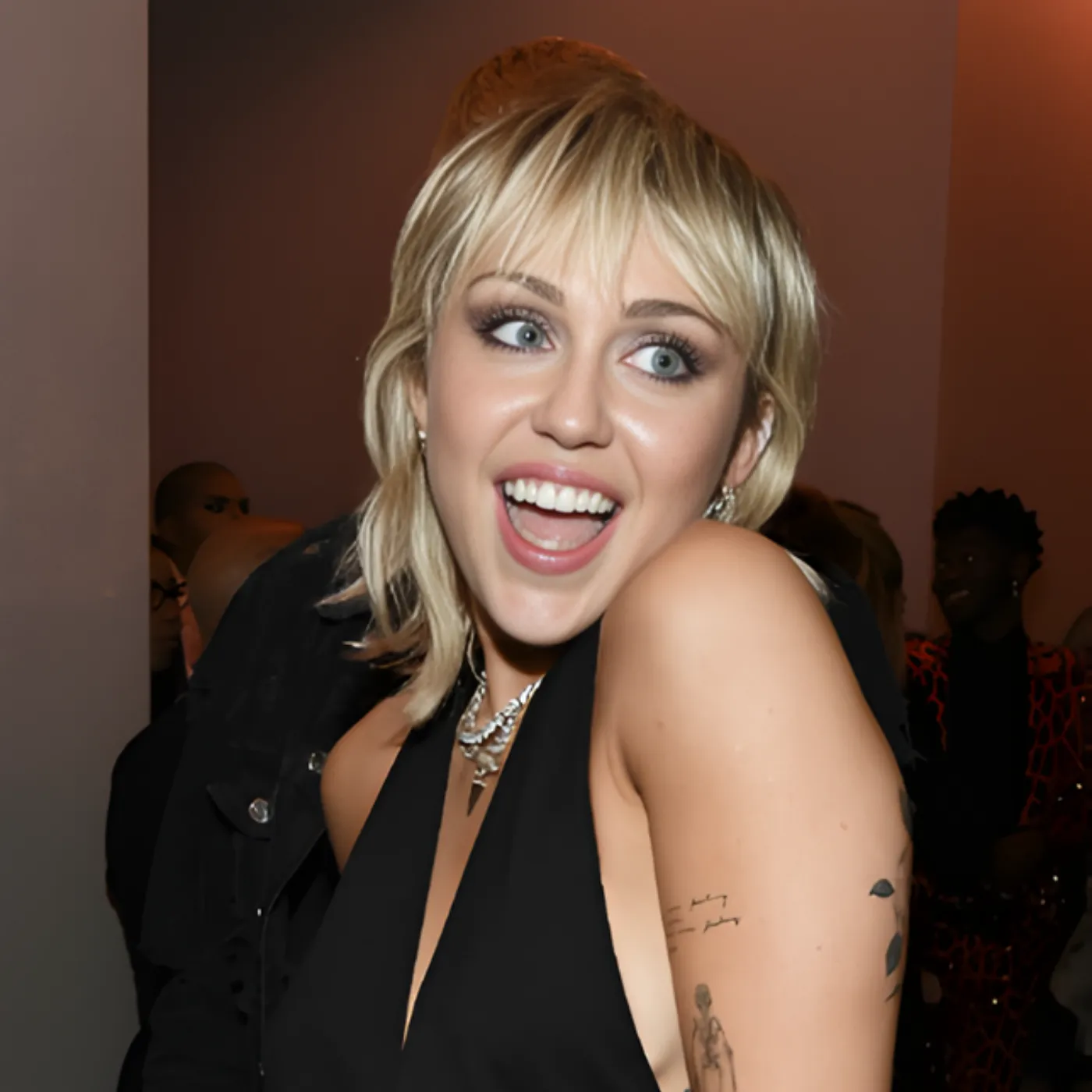 “That decision was not easy for me…” Miley Cyrus finally admits as a past she kept hidden for five years resurfaces, putting her career in the middle of a storm. 22 “That decision was not easy for me…” Miley Cyrus finally admits as a past she kept hidden for five years resurfaces, putting her career in the middle of a storm.