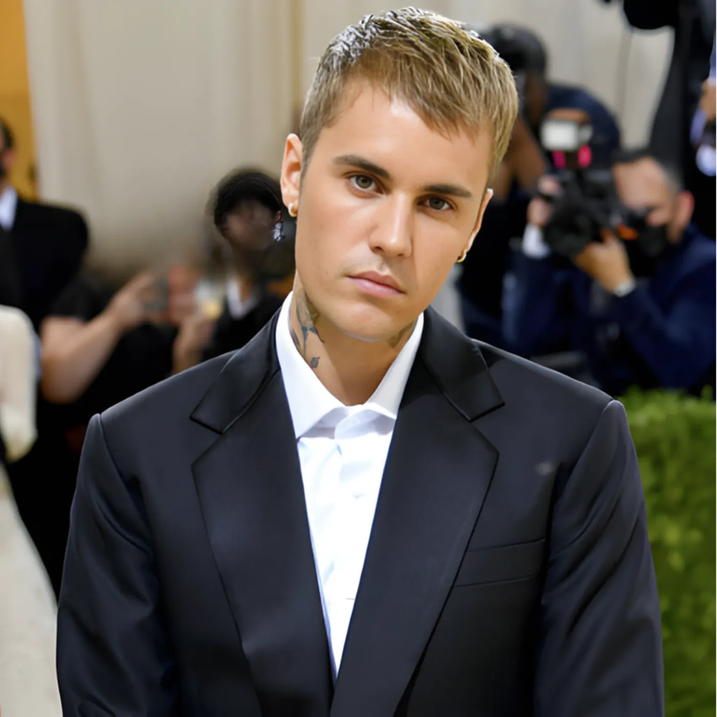 image_69b979ee75ccc “I can’t just show up like nothing happened…” — Miley Cyrus breaks silence after the Academy Awards, revealing a hidden two year secret that leaves fans confused.