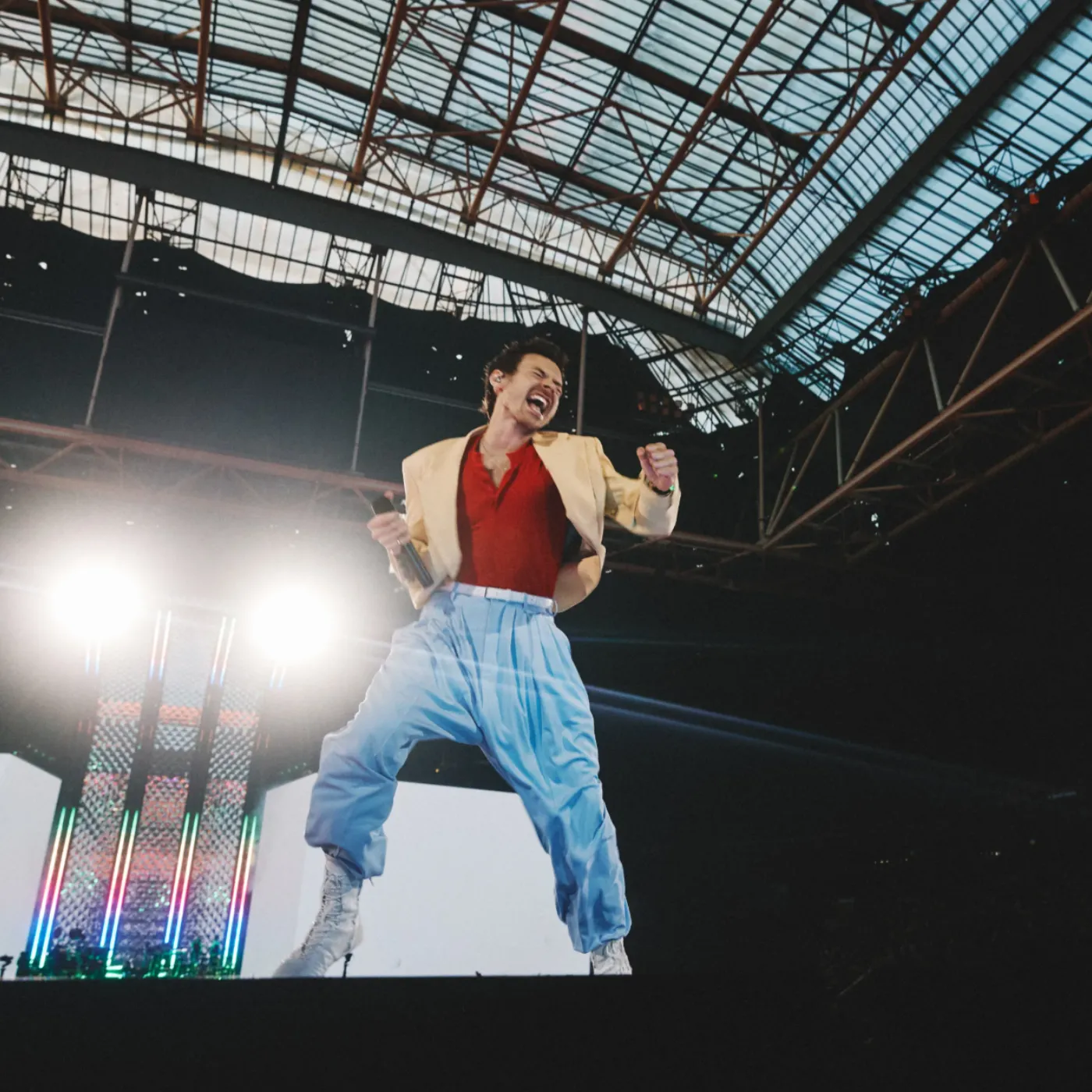 image_6a1d421cd26ba Harry Styles' striking fashion transformation in Amsterdam sparks heated debate among fans