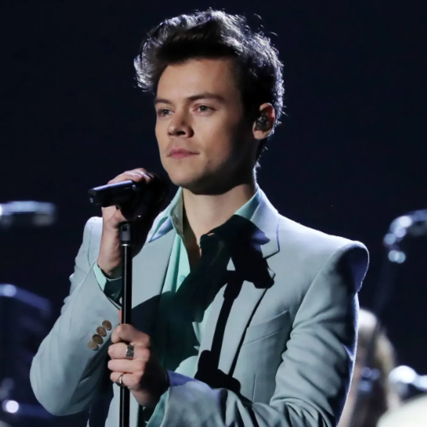 image_6a1d421da3115 Harry Styles' striking fashion transformation in Amsterdam sparks heated debate among fans
