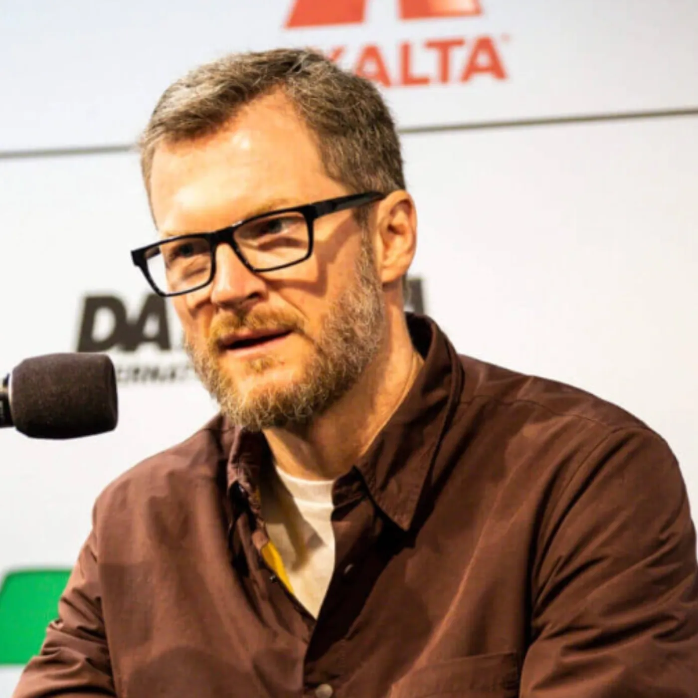 The Unspoken Shadow: Dale Earnhardt Jr., Teresa Earnhardt, and the Battle for an Icon’s Legacy